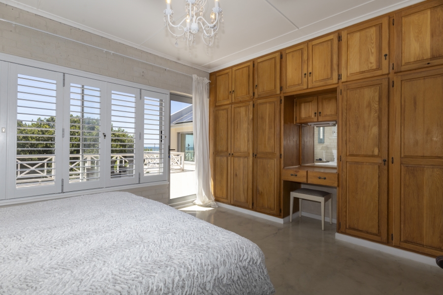 6 Bedroom Property for Sale in West Beach Eastern Cape